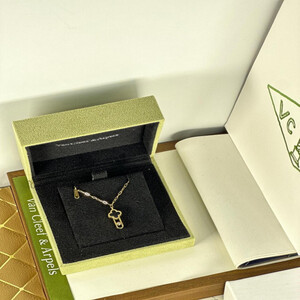 سلسال نسائي أنيق من - ماركة فان كليف