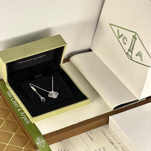 سلسال نسائي انيق من - فان كليف