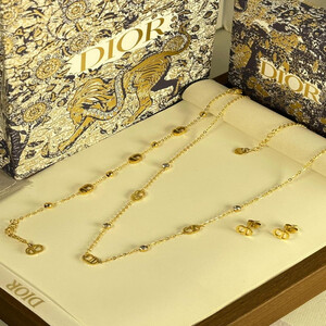 طقم كامل من ديور DIOR