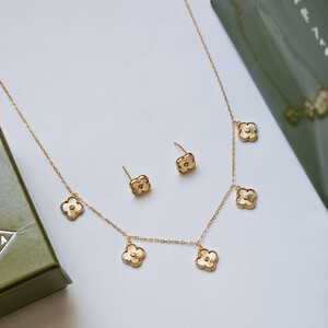 طقم سلسال وحلق من فان كليف Van Cleef