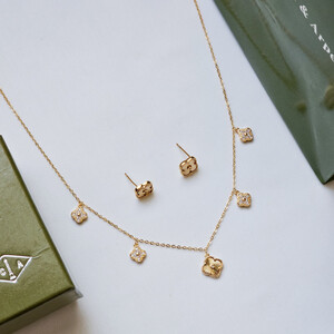 طقم سلسال وحلق من فان كليف Van Cleef