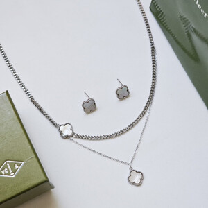 طقم سلسال وحلق من فان كليف Van Cleef