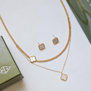 طقم سلسال وحلق من فان كليف Van Cleef
