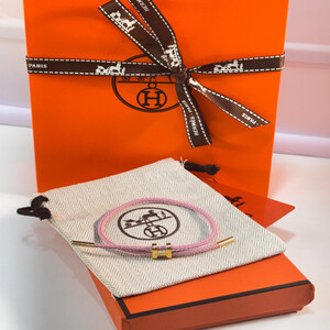 أسوارة من ماركة هرمز