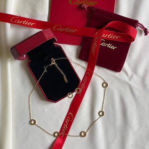 طقم سلسال وحلق من كارتير