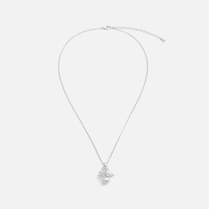 ‎ سلسال نسائي جذاب بلون فضي