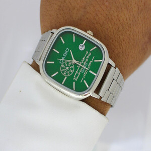 ساعة يوم التأسيس 940056