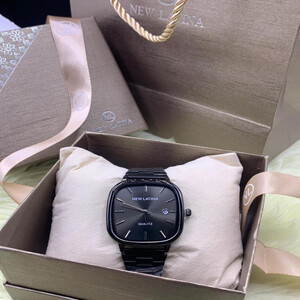 ساعة نيو لاتينا 940027